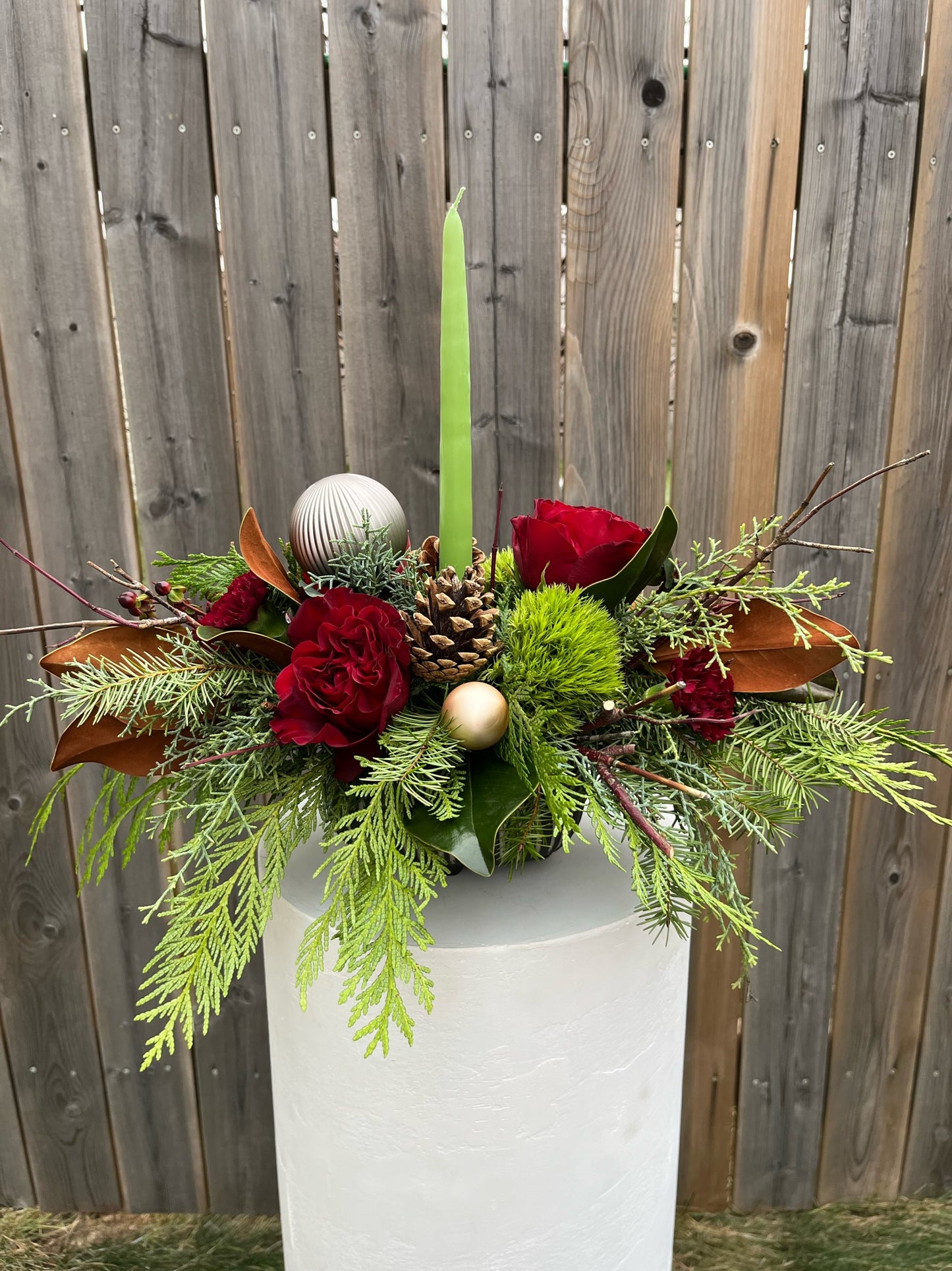 HOLIDAY CENTERPIECE